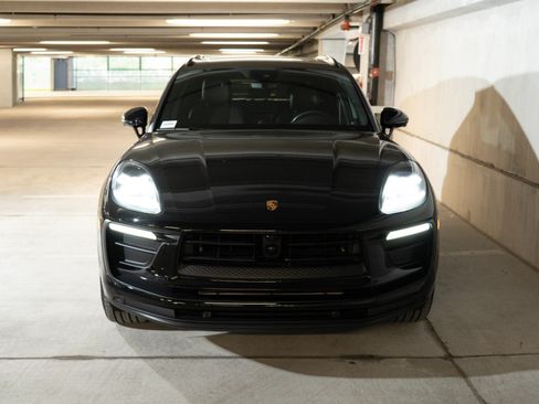 Certified 2023 Porsche Macan AWD/4WD image 6
