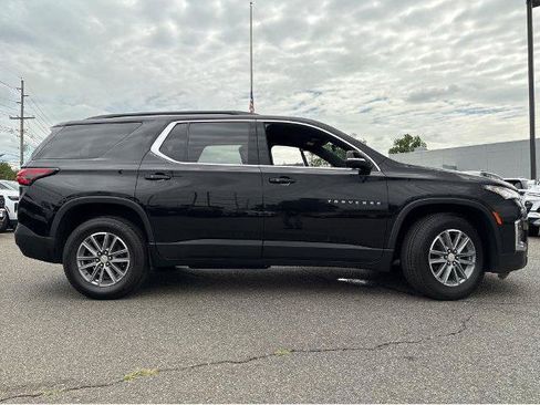 Used 2022 Chevrolet Traverse LT w/ LPO, Floor Liner Package AWD/4WD image 5