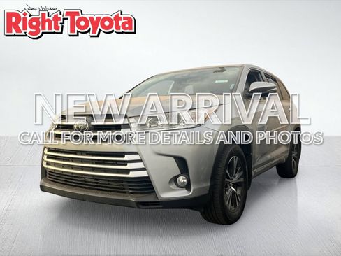 Certified 2018 Toyota Highlander Plus w/ Carpet Mat Package (TMS) AWD/4WD image 1