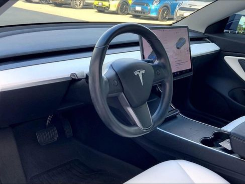 Used 2019 Tesla Model 3 image 13