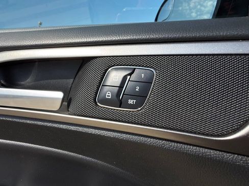 Used 2017 Ford Fusion SE w/ Fusion SE Technology Package FWD image 13