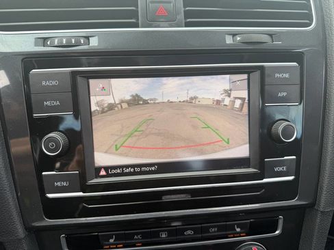 Used 2020 Volkswagen Golf 4-Door image 18