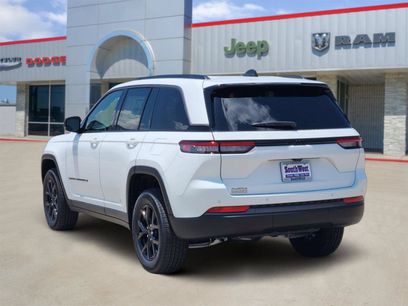 New 2026 Jeep Grand Cherokee Altitude