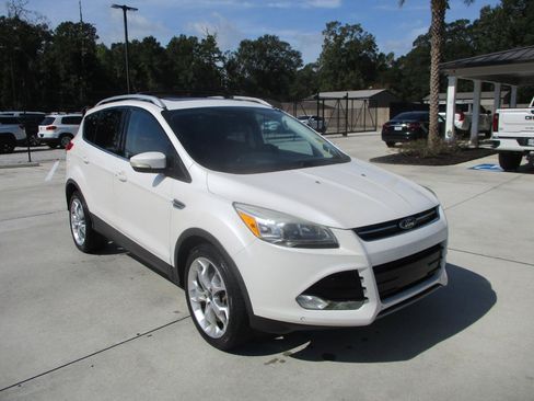 Used 2013 Ford Escape Titanium w/ Parking Technology Pkg FWD image 2