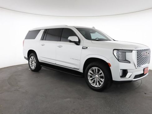 Used 2021 GMC Yukon XL SLT w/ SLT Premium Package AWD/4WD image 2