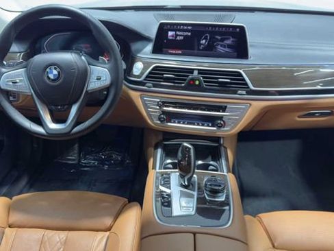 Used 2020 BMW 740i w/ Premium Package RWD image 19