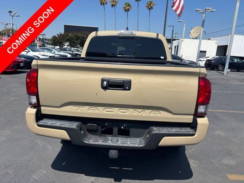 Used 2018 Toyota Tacoma TRD Sport RWD image 5