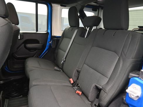 Used 2022 Jeep Wrangler Unlimited Sport w/ Sun And Sound Package AWD/4WD image 10