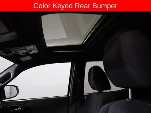 Used 2016 Toyota Tacoma TRD Off-Road w/ Premium & Technology Package AWD/4WD image 15