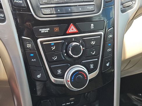 Used 2015 Hyundai Elantra GT FWD image 17