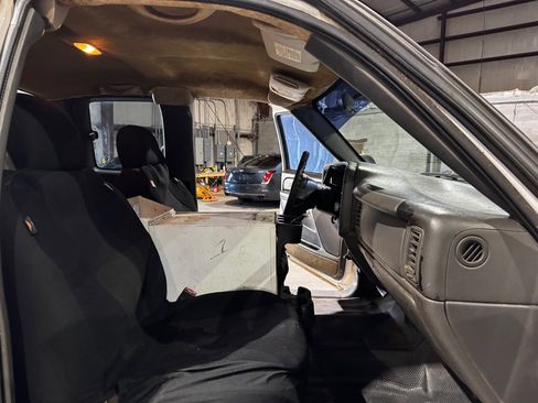 Used 2004 GMC Sierra 3500 W/T image 18