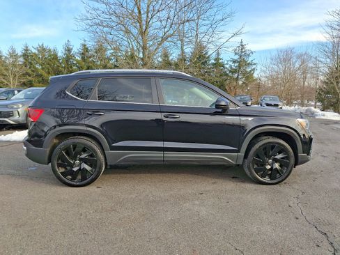 Certified 2024 Volkswagen Taos SE image 7