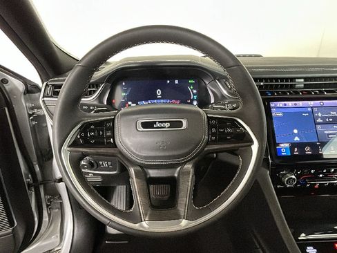 Used 2023 Jeep Grand Cherokee Overland AWD/4WD image 17