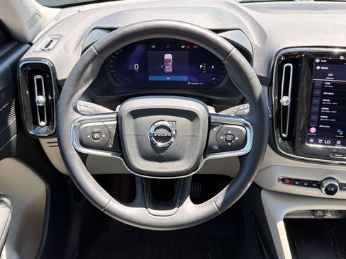 Certified 2023 Volvo XC40 B5 Ultimate w/ Protection Package Premier AWD/4WD image 16