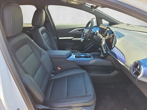Certified 2025 Chevrolet Equinox EV LT FWD image 27