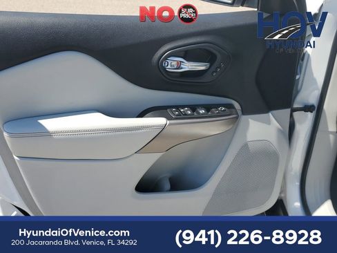 Used 2019 Jeep Cherokee Limited FWD image 23