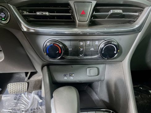 Used 2025 Buick Encore GX Preferred FWD image 16
