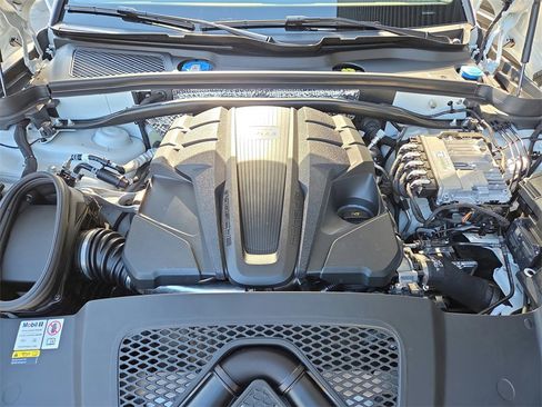 Used 2023 Porsche Macan S image 32