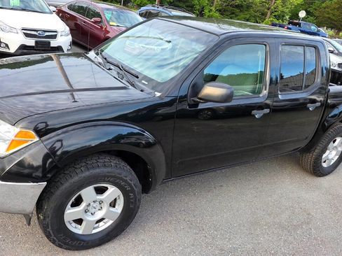 Used 2008 Nissan Frontier SE w/ SE Value Truck Pkg AWD/4WD image 4