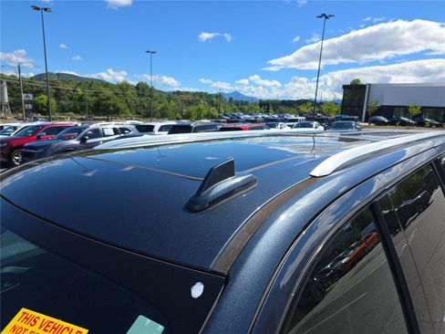 Used 2021 Chevrolet Suburban Premier w/ Premium Package AWD/4WD image 11