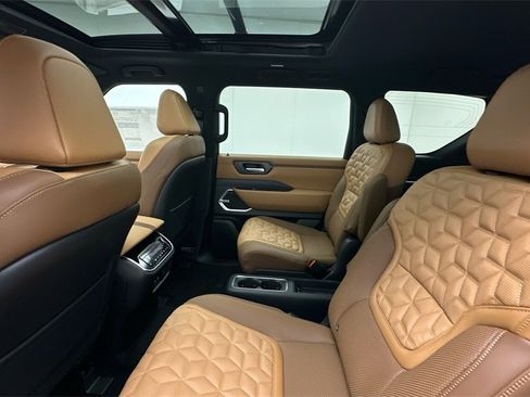 New 2025 Nissan Armada Platinum Reserve image 10