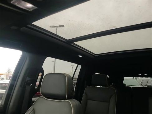 Used 2023 GMC Yukon XL SLT w/ SLT Premium Package image 20
