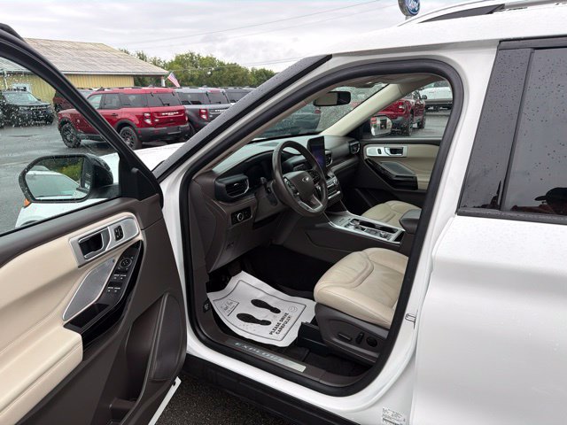 Used 2024 Ford Explorer Platinum w/ Technology Package AWD/4WD image 14