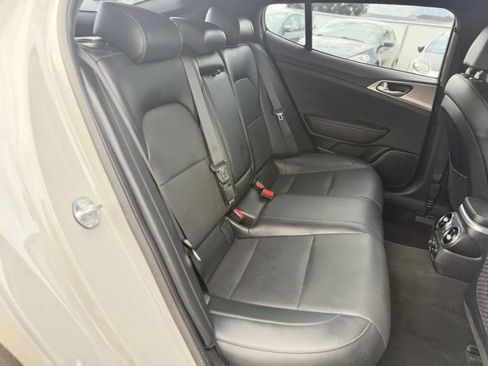 Used 2022 Kia Stinger GT1 AWD/4WD image 18