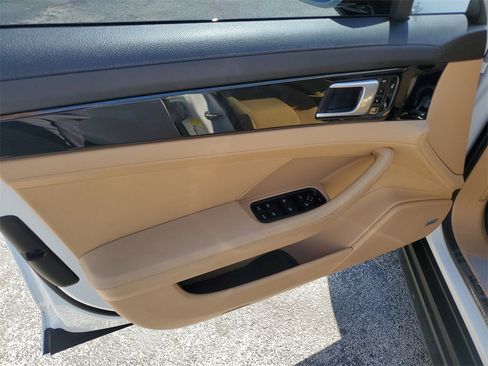 Used 2018 Porsche Panamera 4 w/ Premium Package Plus image 19