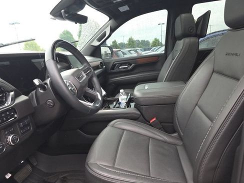 Used 2025 GMC Yukon Denali w/ Denali Reserve Package AWD/4WD image 9