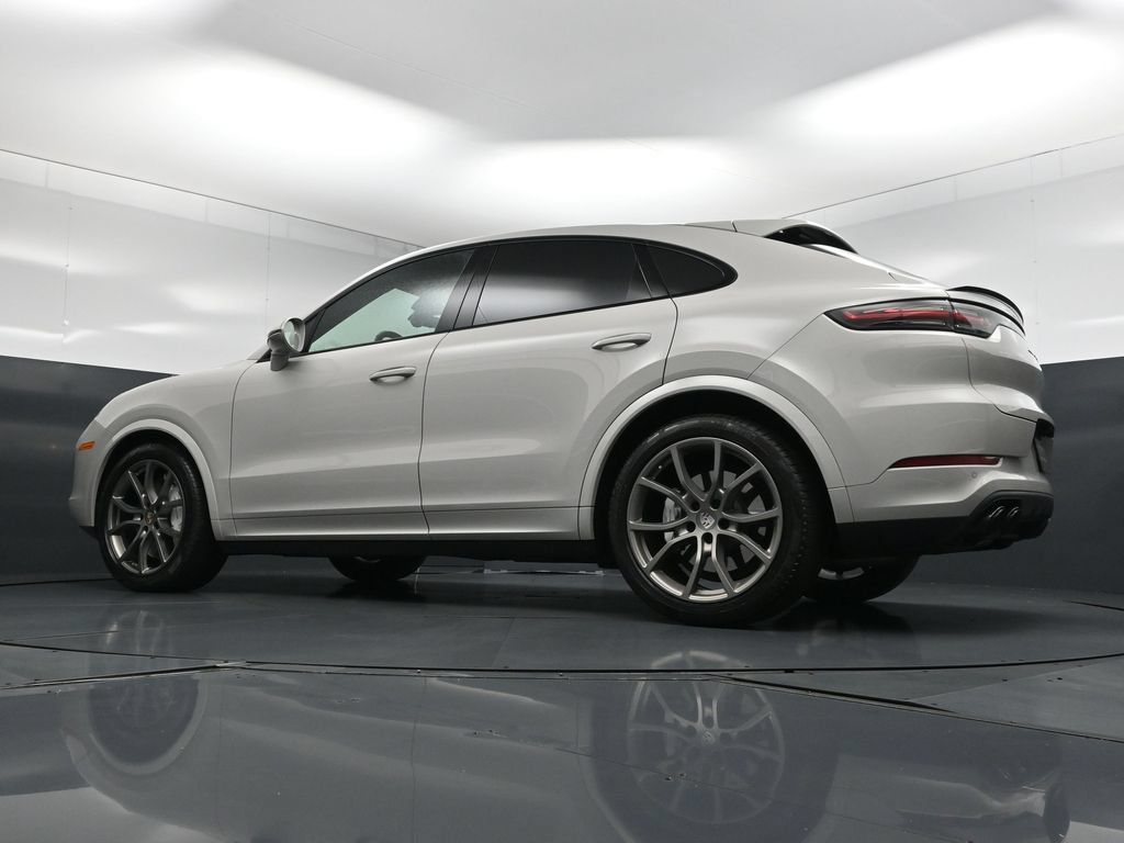 Used 2020 Porsche Cayenne Turbo AWD/4WD image 24