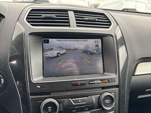 Used 2018 Ford Explorer XLT w/ Equipment Group 202A image 17