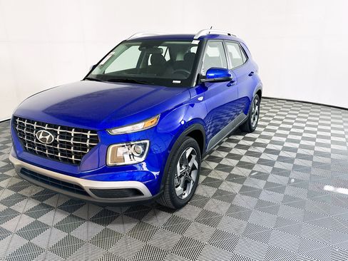 Used 2025 Hyundai Venue SEL FWD image 7