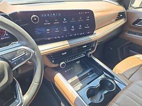 Used 2025 Chevrolet Suburban High Country AWD/4WD image 27