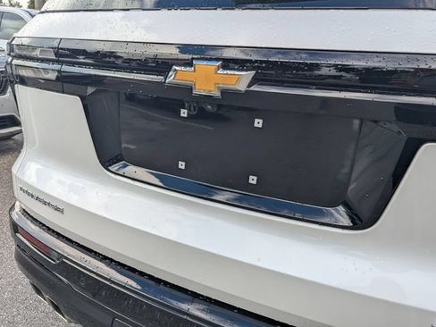 Used 2025 Chevrolet Traverse High Country FWD image 9