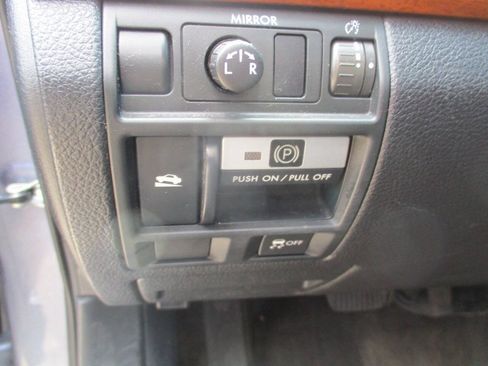 Used 2013 Subaru Outback 2.5i Limited AWD/4WD image 18