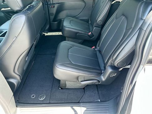 New 2026 Chrysler Pacifica Select image 23