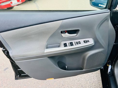 Used 2014 Toyota Prius V Three FWD image 22