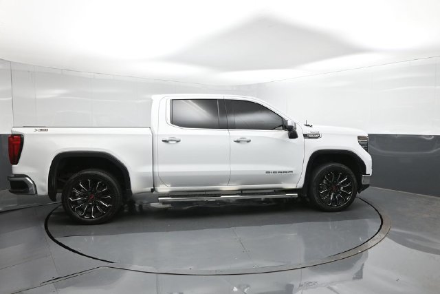 Used 2023 GMC Sierra 1500 SLT w/ X31 Off-Road Package AWD/4WD image 11