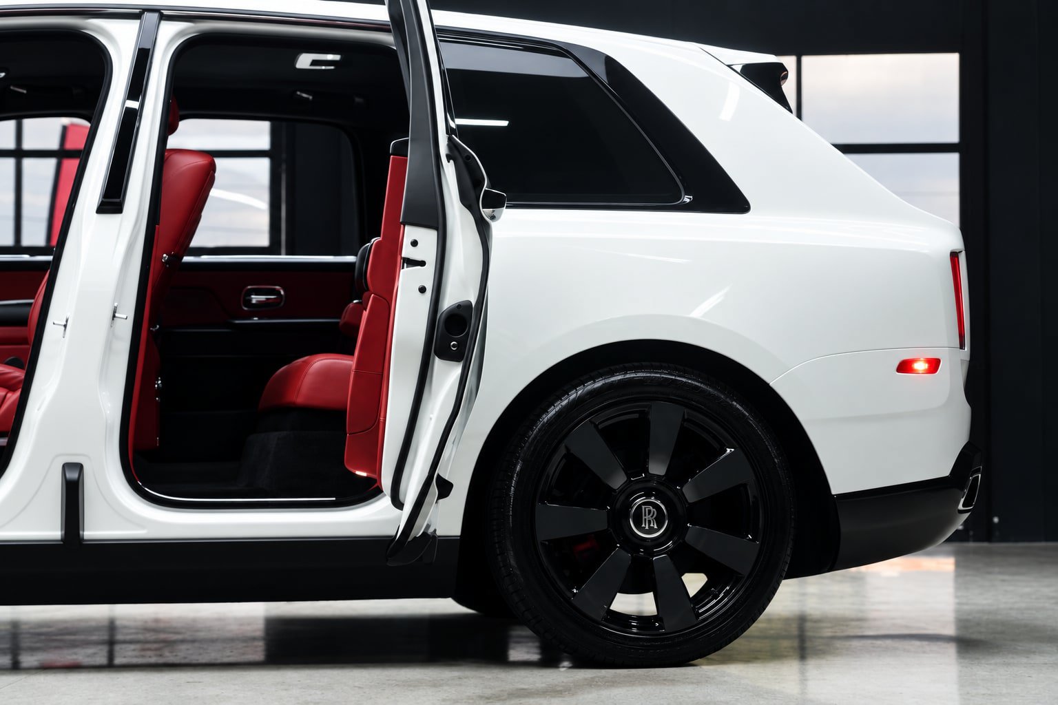 Used 2022 Rolls-Royce Cullinan AWD/4WD image 16