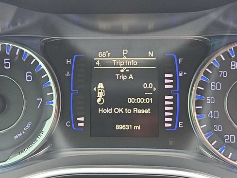 Used 2016 Chrysler 200 Limited w/ Convenience Group FWD image 15