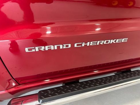 Used 2014 Jeep Grand Cherokee Overland AWD/4WD image 36