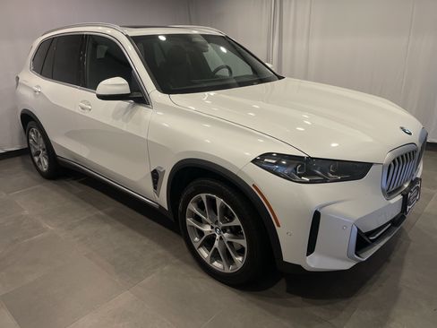 Certified 2025 BMW X5 xDrive40i w/ Parking Assistance Package AWD/4WD image 3