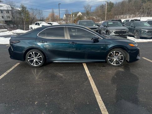 Used 2019 Toyota Camry L image 6