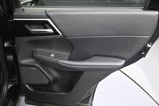 Used 2025 Mitsubishi Outlander SE FWD image 25