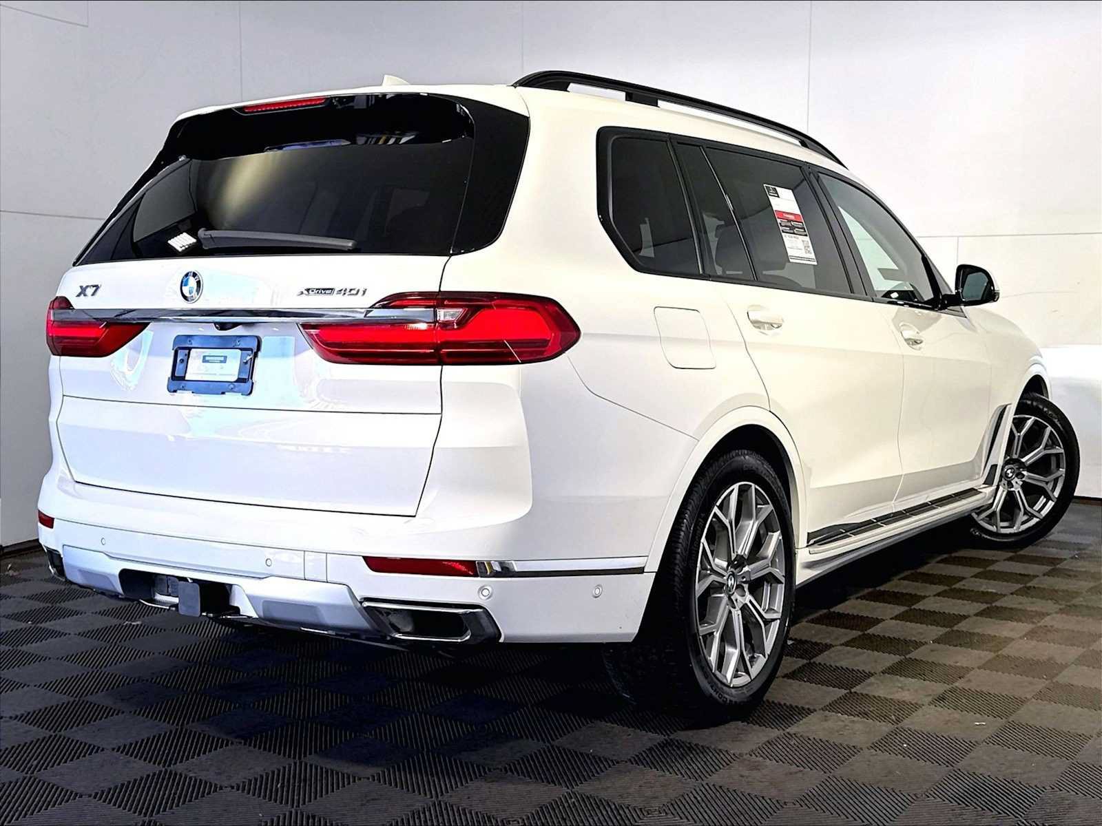 Used 2022 BMW X7 xDrive40i w/ Premium Package AWD/4WD image 7