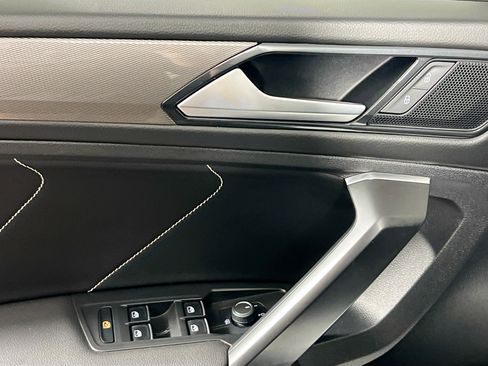 Used 2023 Volkswagen Tiguan SE image 16