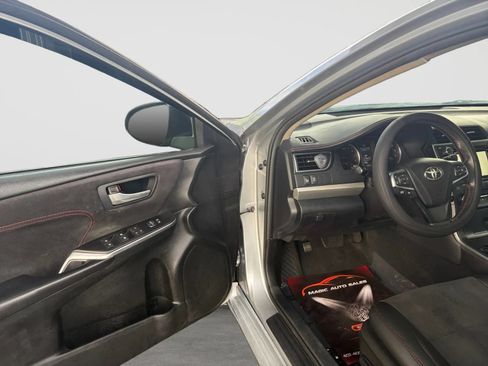 Used 2017 Toyota Camry XSE w/ Moonroof Package FWD image 11