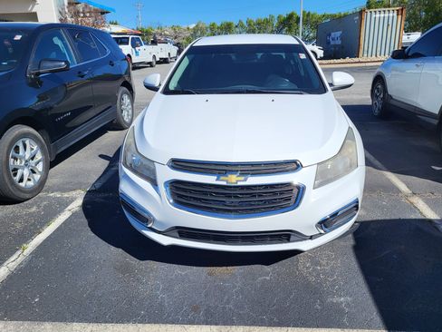 Used 2016 Chevrolet Cruze LT image 2