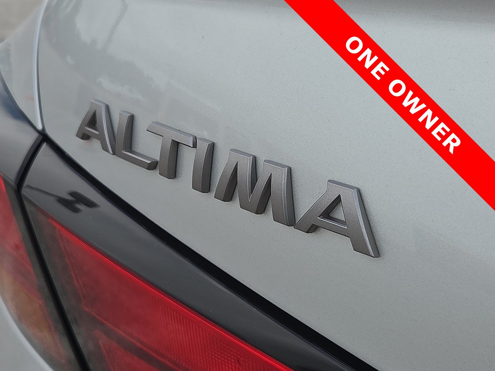 Used 2025 Nissan Altima 2.5 SV FWD image 8